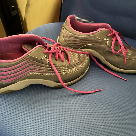 Dansko sneakers size 38 which is 7.5-8 in ladies.  No rips, holes or tears. - Picture 4 of 5